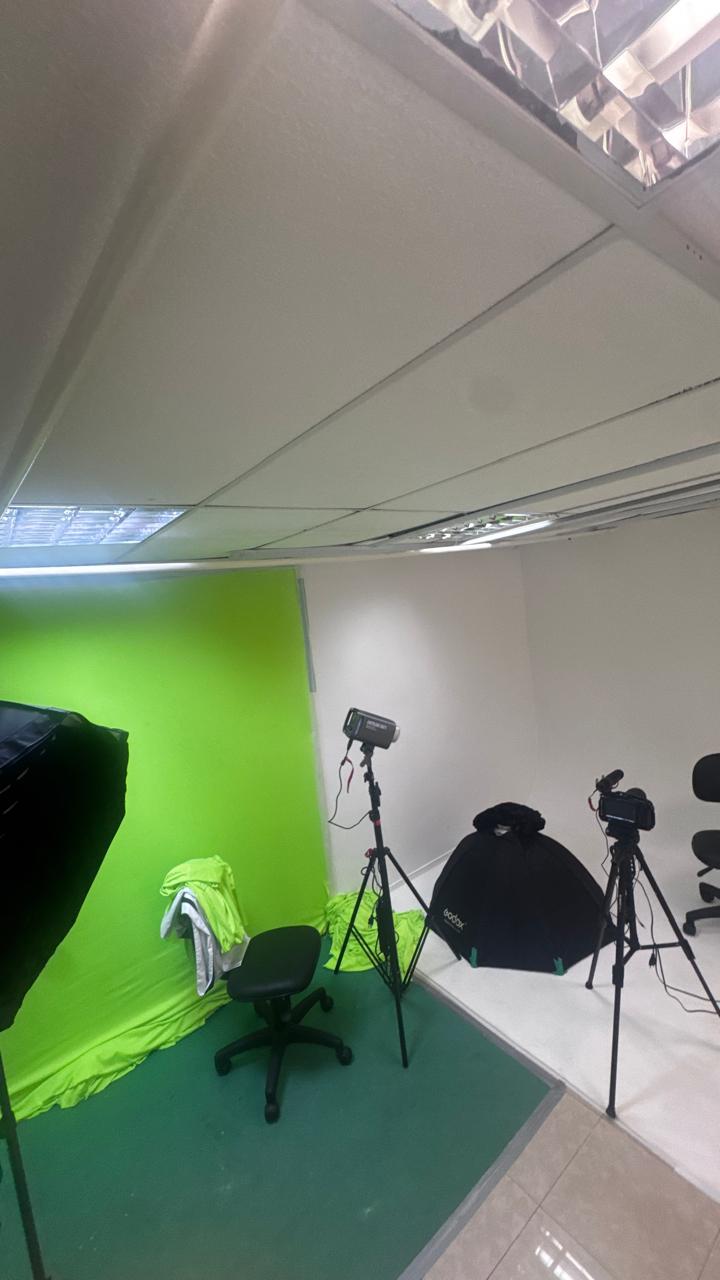 Sala de apoio e reunião do estúdio